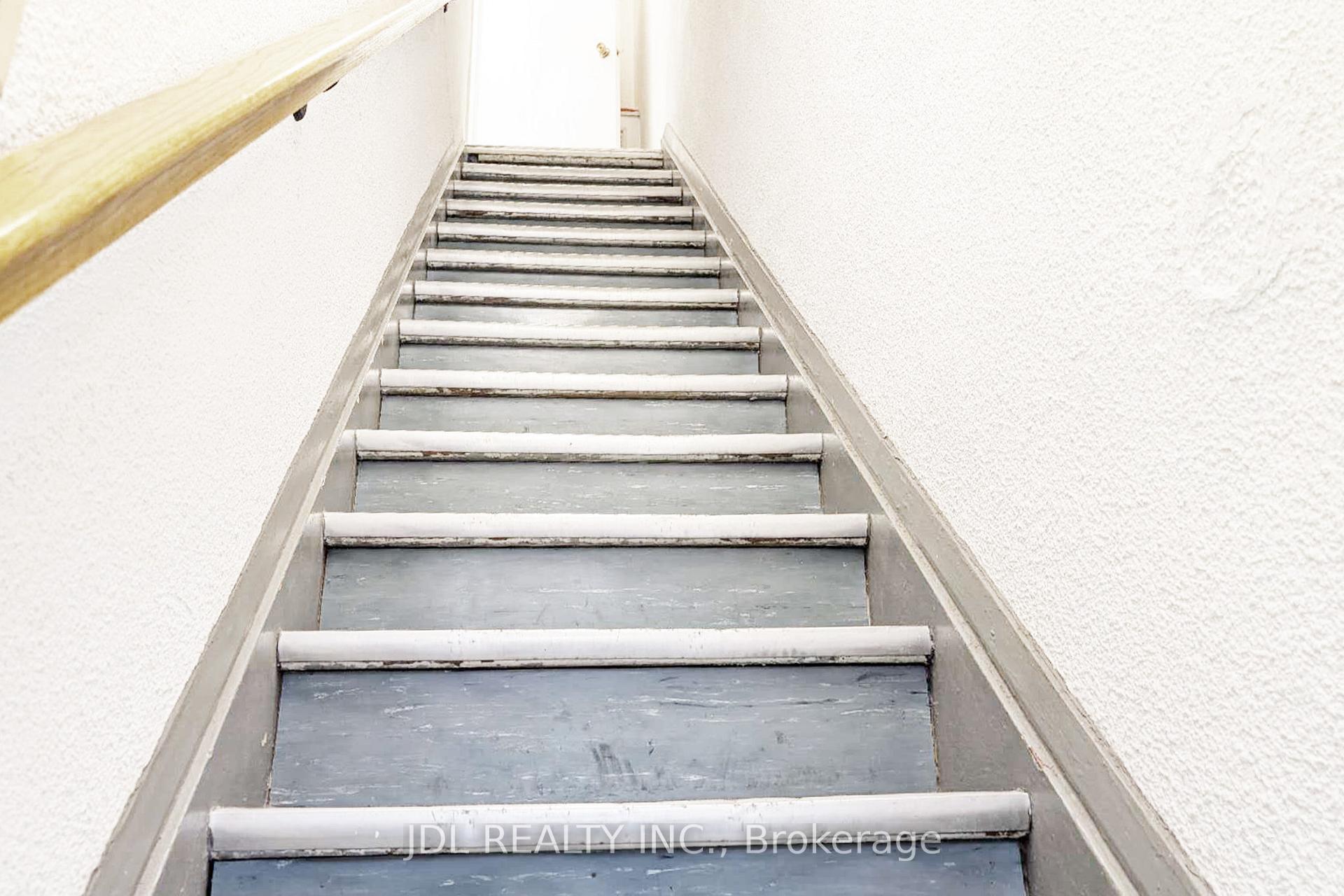 Photo 12 of Unit 2nd Floor, 1954 Danforth Avenue, Toronto, Danforth — HOMEH