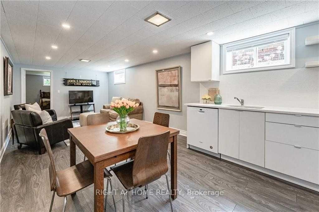 Photo 2 of 118 Briarwood Crescent, Hamilton, Buchanan — HOMEH