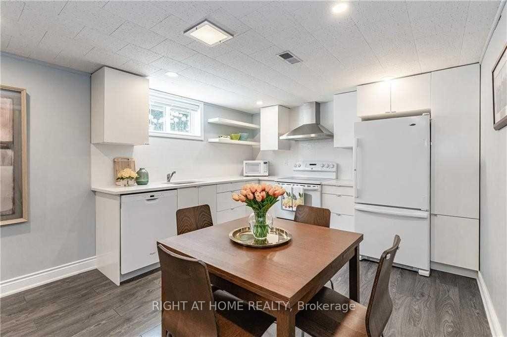 Photo 3 of 118 Briarwood Crescent, Hamilton, Buchanan — HOMEH