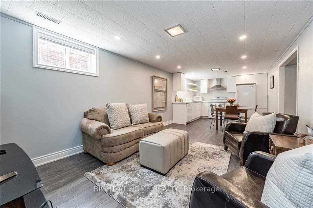 Photo 5 of 118 Briarwood Crescent, Hamilton, Buchanan — HOMEH