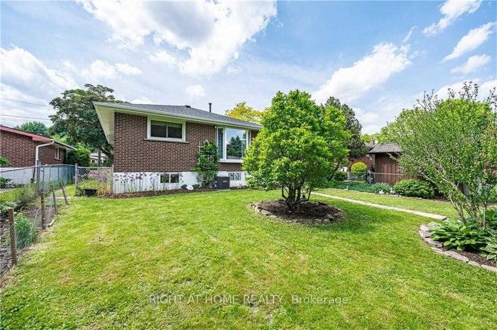 Photo 13 of 118 Briarwood Crescent, Hamilton, Buchanan — HOMEH