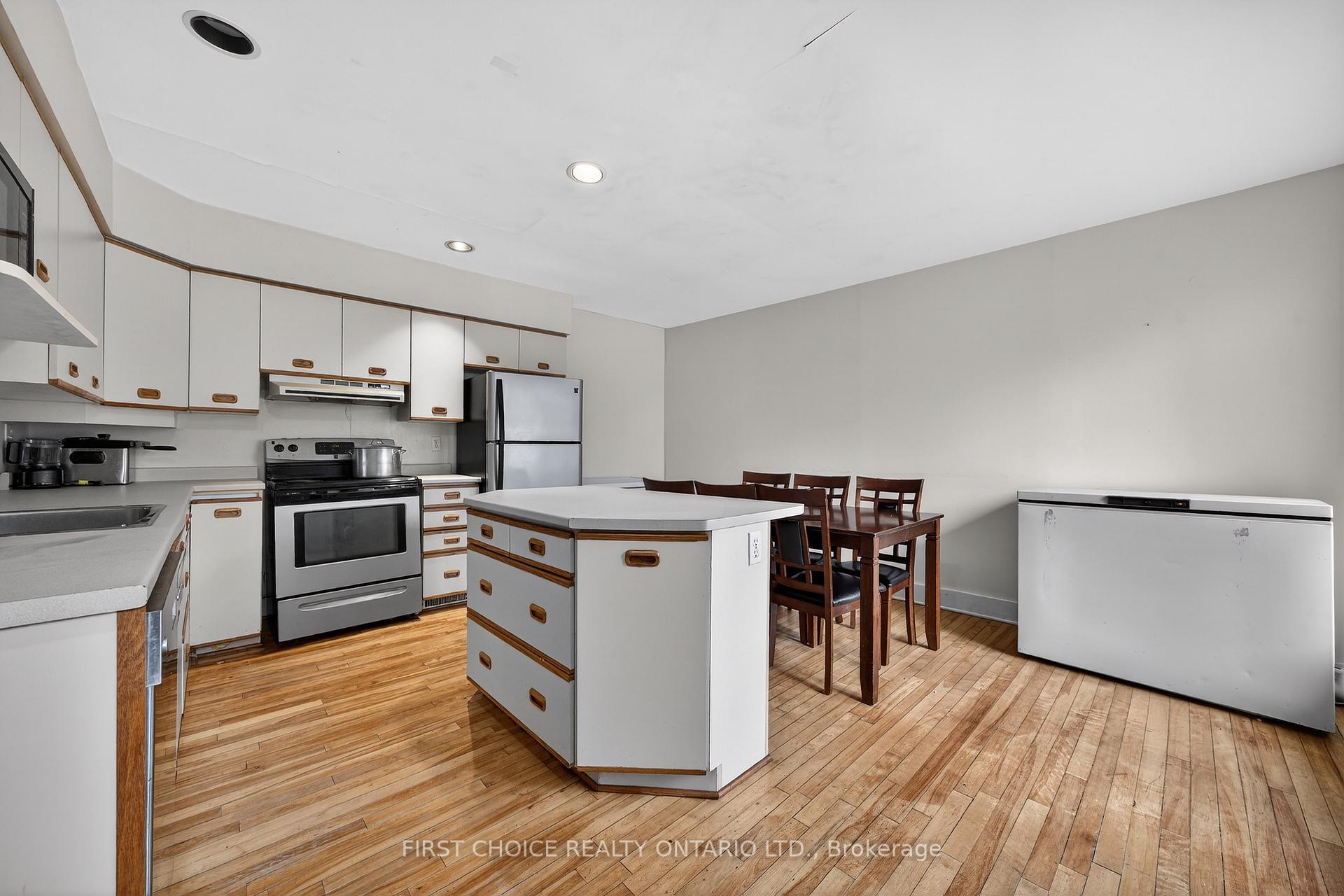 Photo 5 of 34 Gilmour Street, Ottawa, Ottawa Centre/Golden Triangle — HOMEH