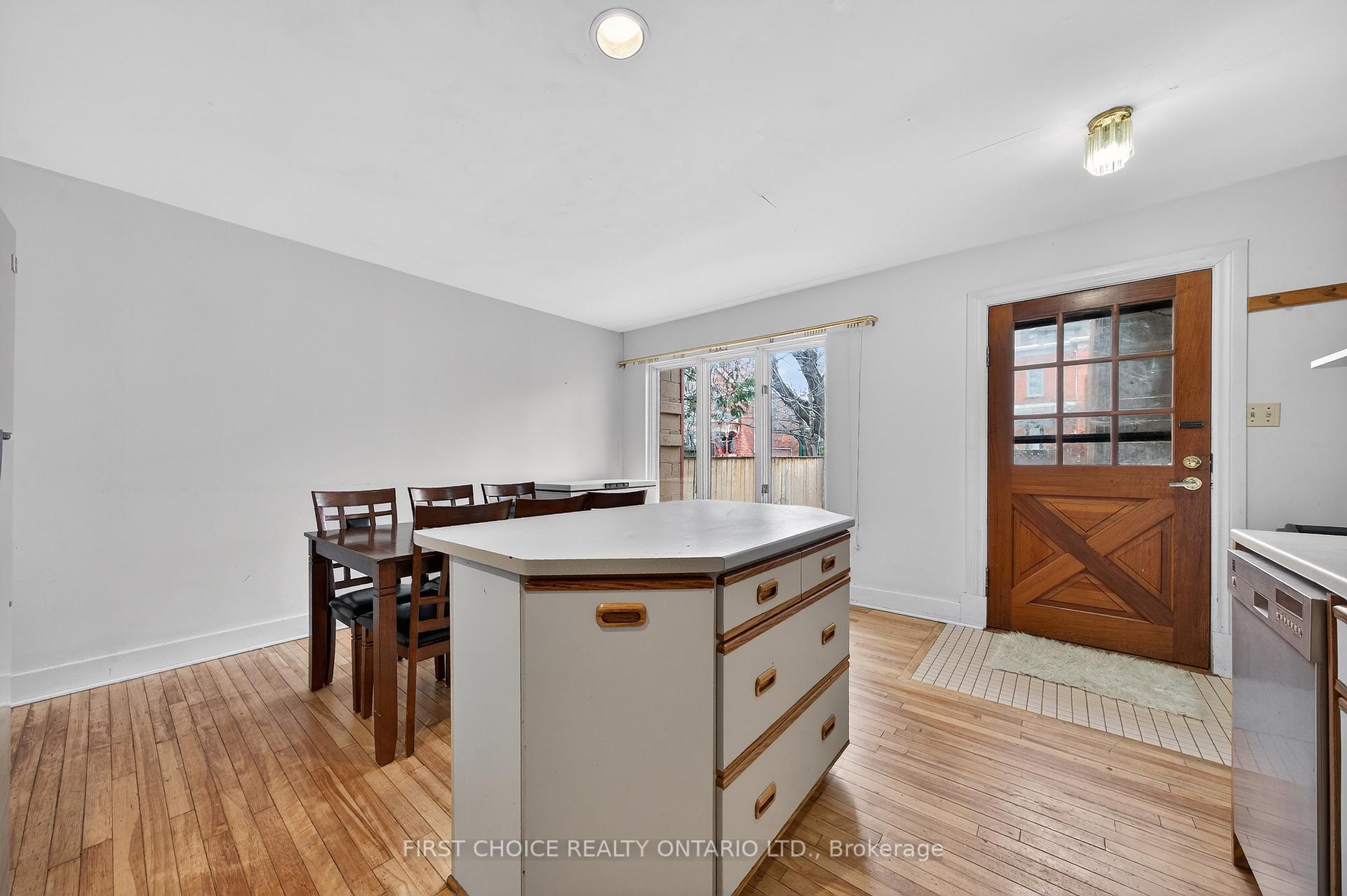 Photo 7 of 34 Gilmour Street, Ottawa, Ottawa Centre/Golden Triangle — HOMEH