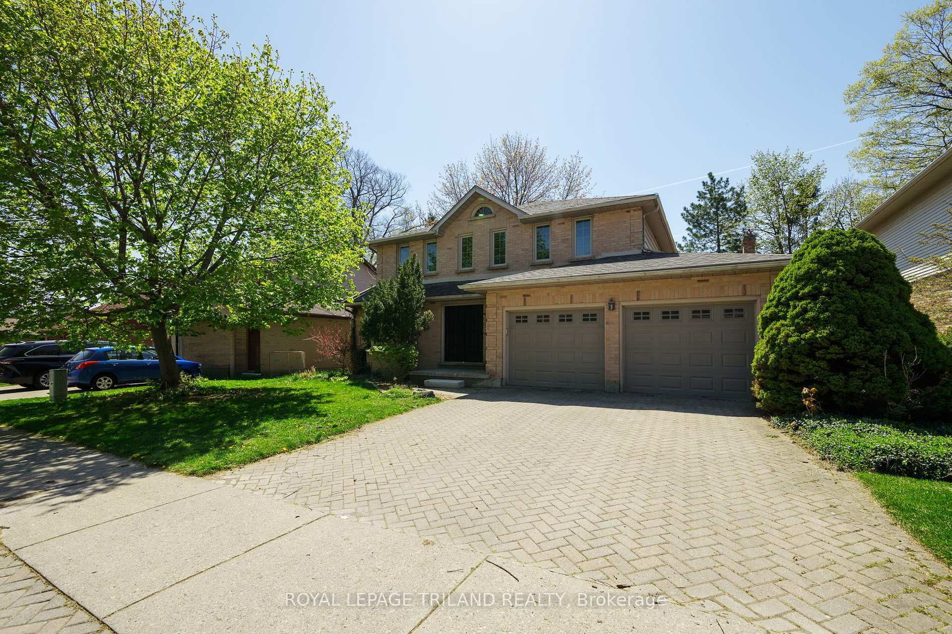 Photo 2 of 118 Deer Valley Crescent, London, South N — HOMEH