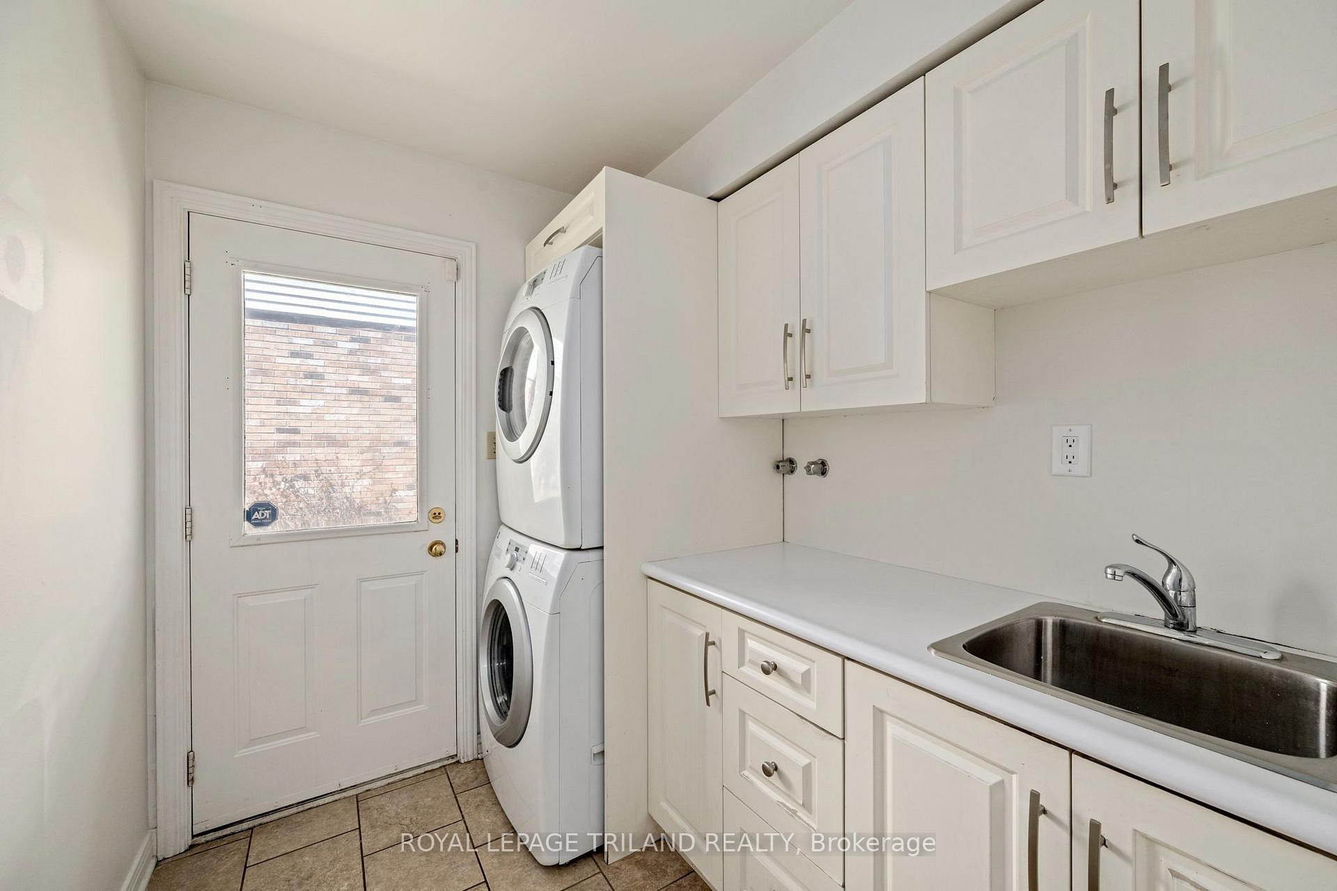 Photo 15 of 118 Deer Valley Crescent, London, South N — HOMEH