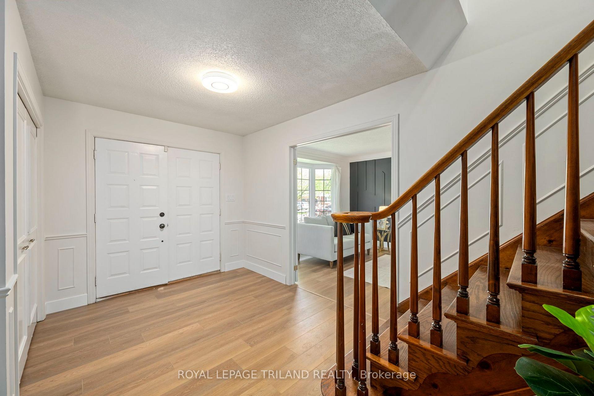 Photo 16 of 118 Deer Valley Crescent, London, South N — HOMEH