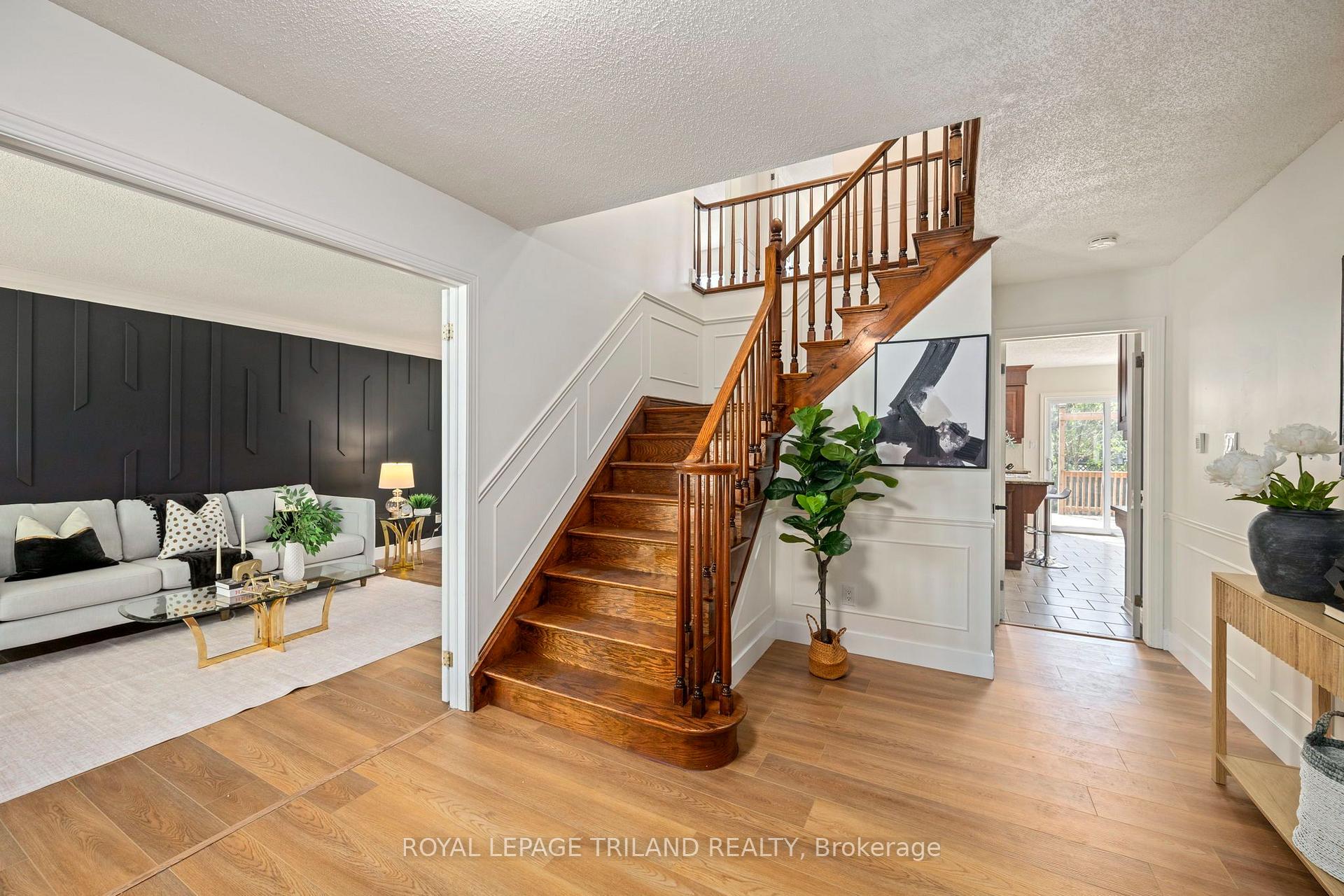 Photo 17 of 118 Deer Valley Crescent, London, South N — HOMEH