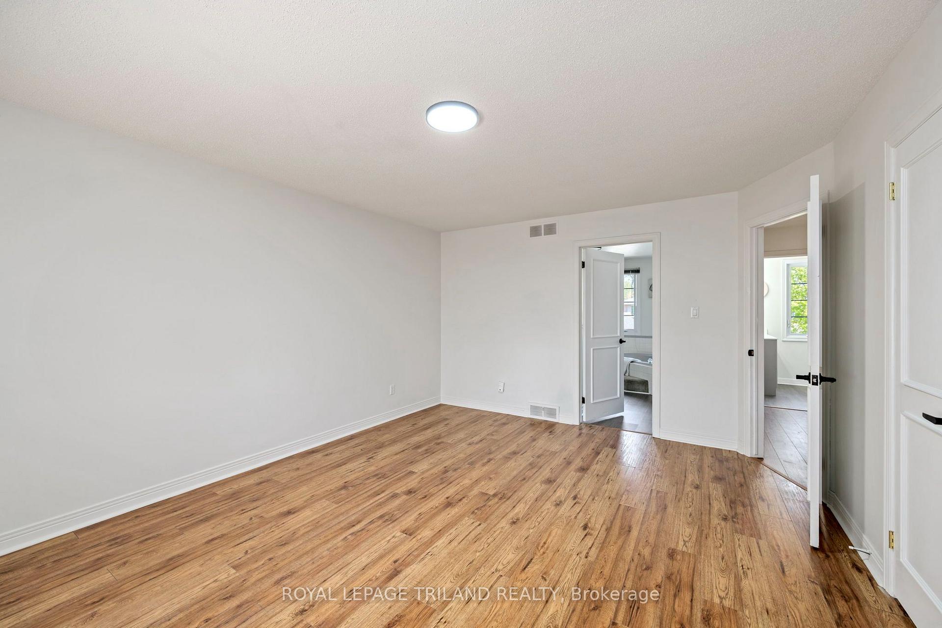 Photo 18 of 118 Deer Valley Crescent, London, South N — HOMEH