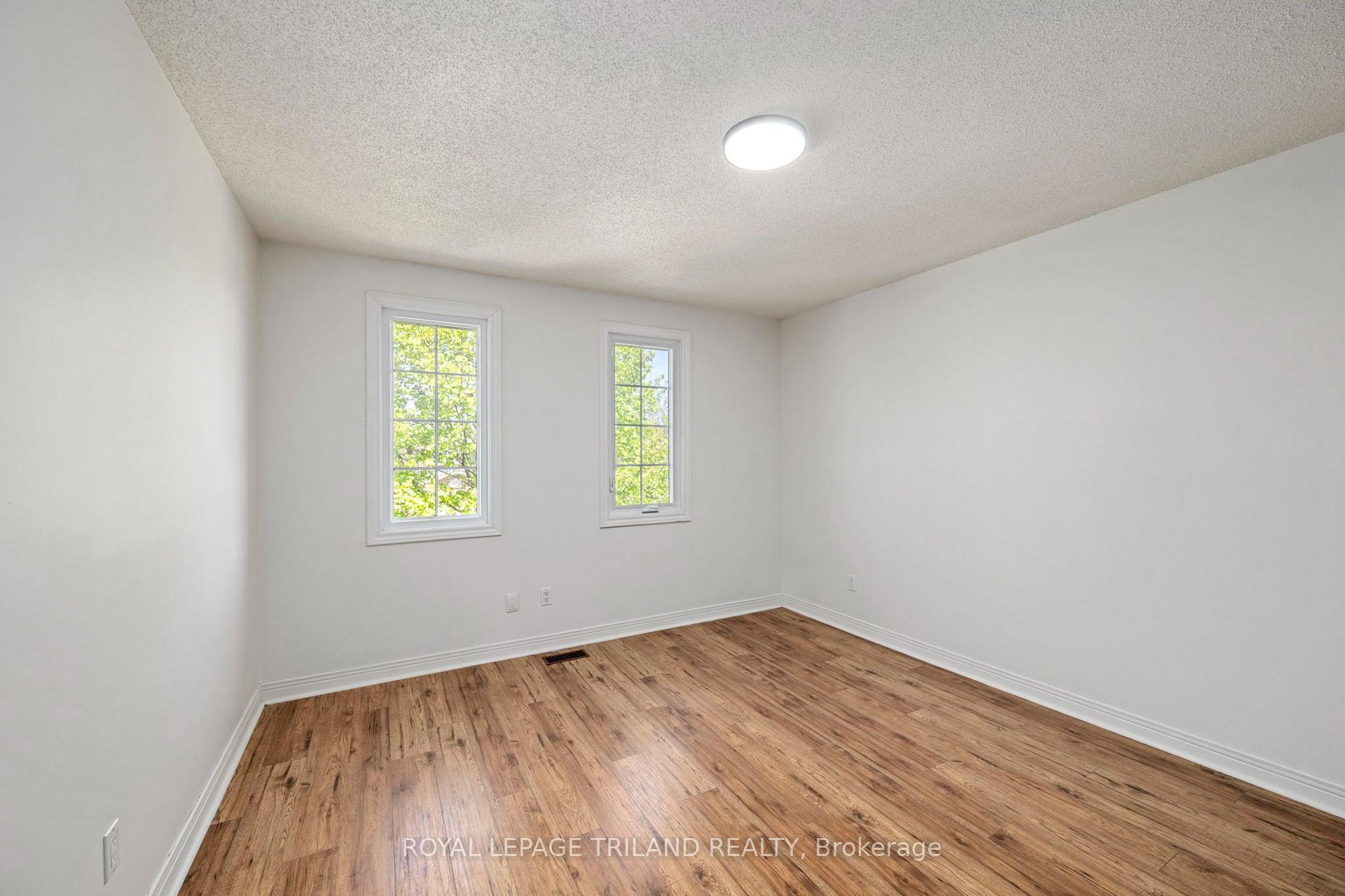 Photo 19 of 118 Deer Valley Crescent, London, South N — HOMEH