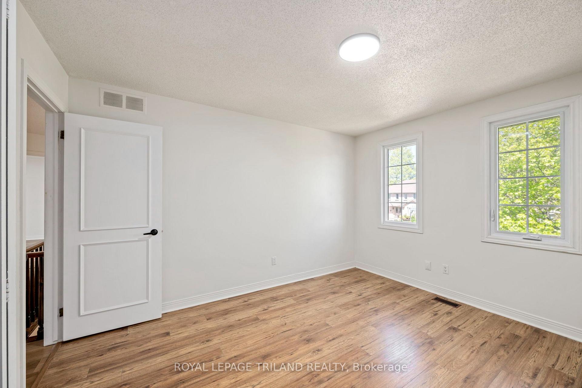 Photo 22 of 118 Deer Valley Crescent, London, South N — HOMEH
