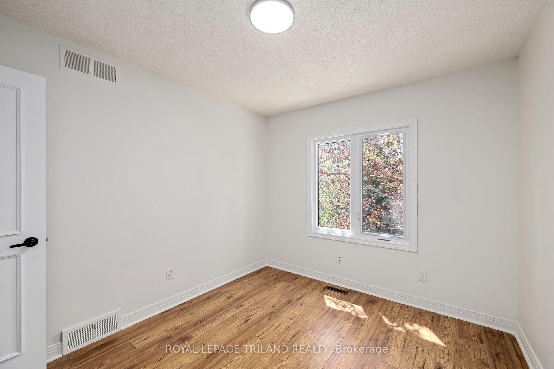 Photo 28 of 118 Deer Valley Crescent, London, South N — HOMEH