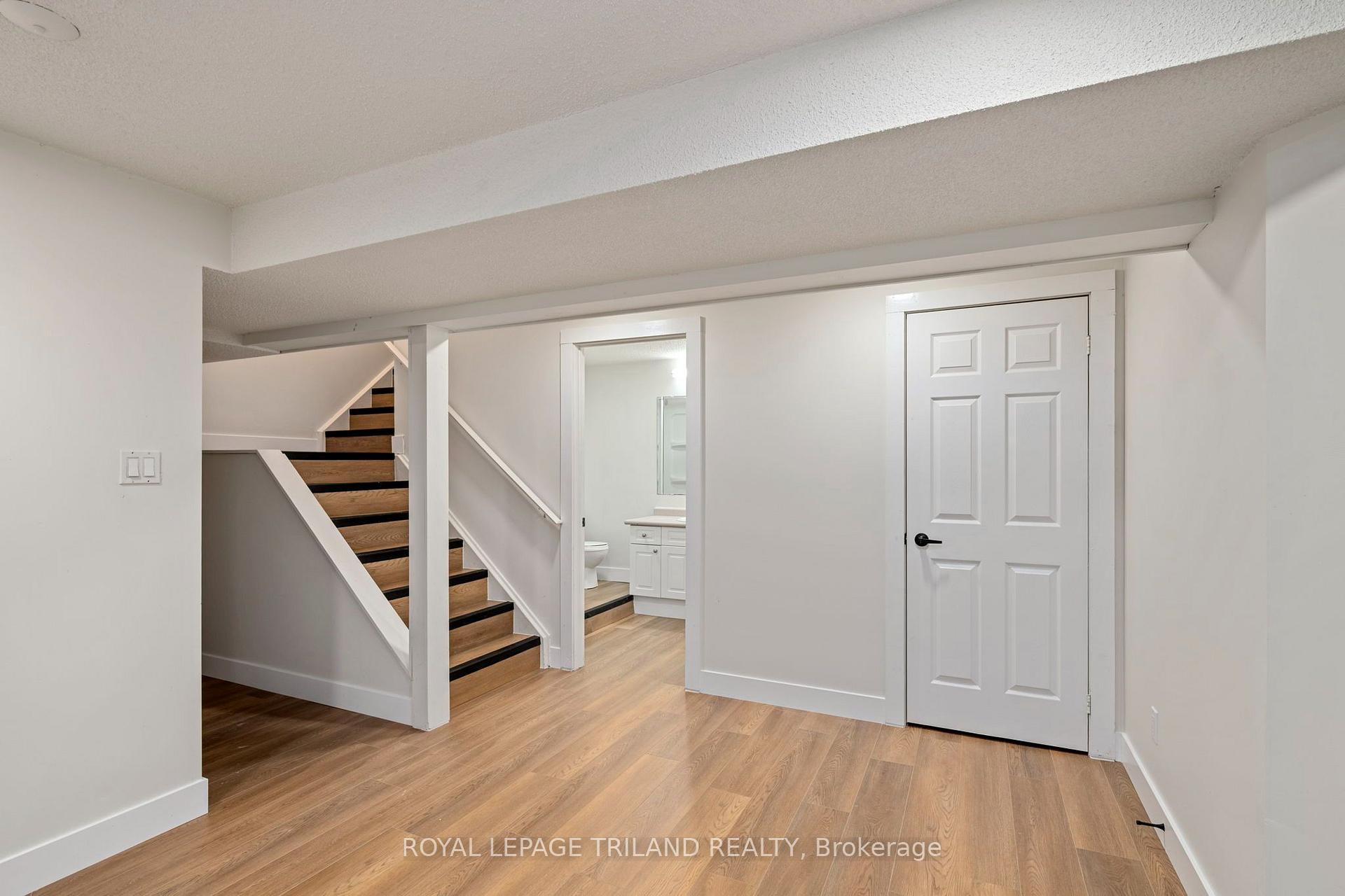 Photo 30 of 118 Deer Valley Crescent, London, South N — HOMEH
