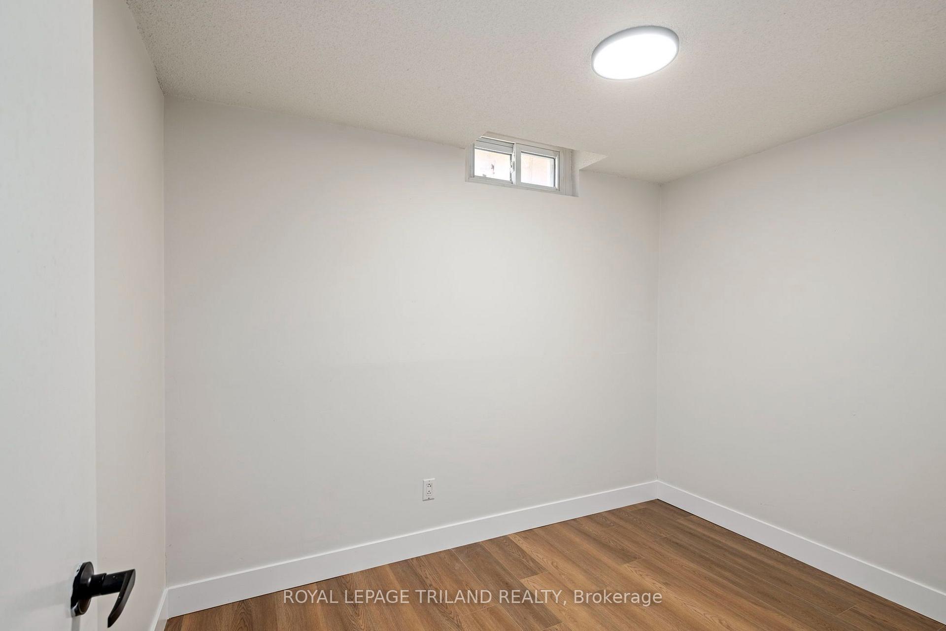 Photo 32 of 118 Deer Valley Crescent, London, South N — HOMEH