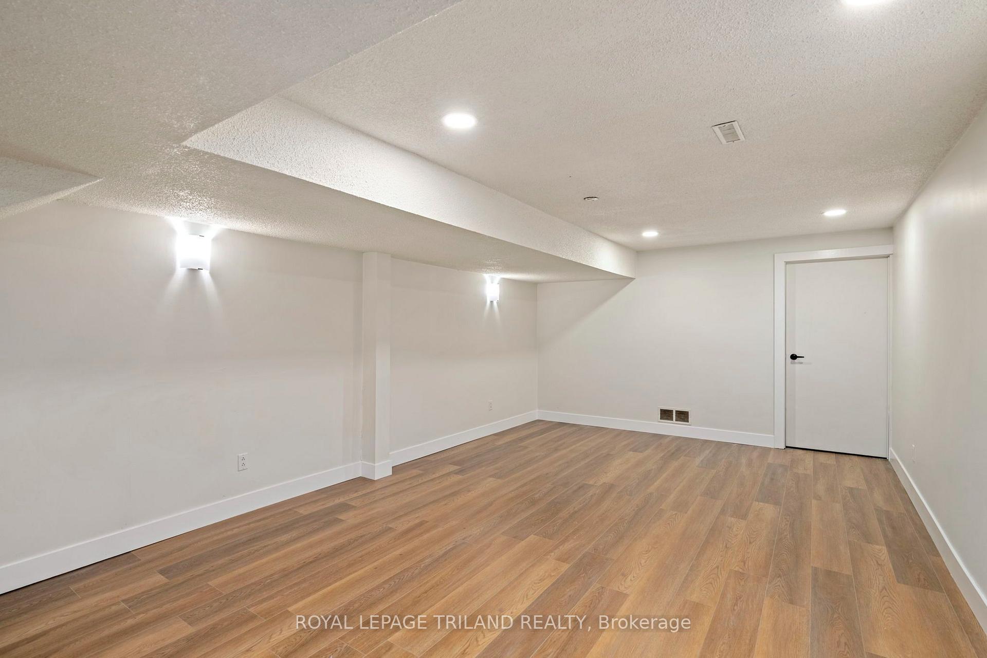 Photo 33 of 118 Deer Valley Crescent, London, South N — HOMEH