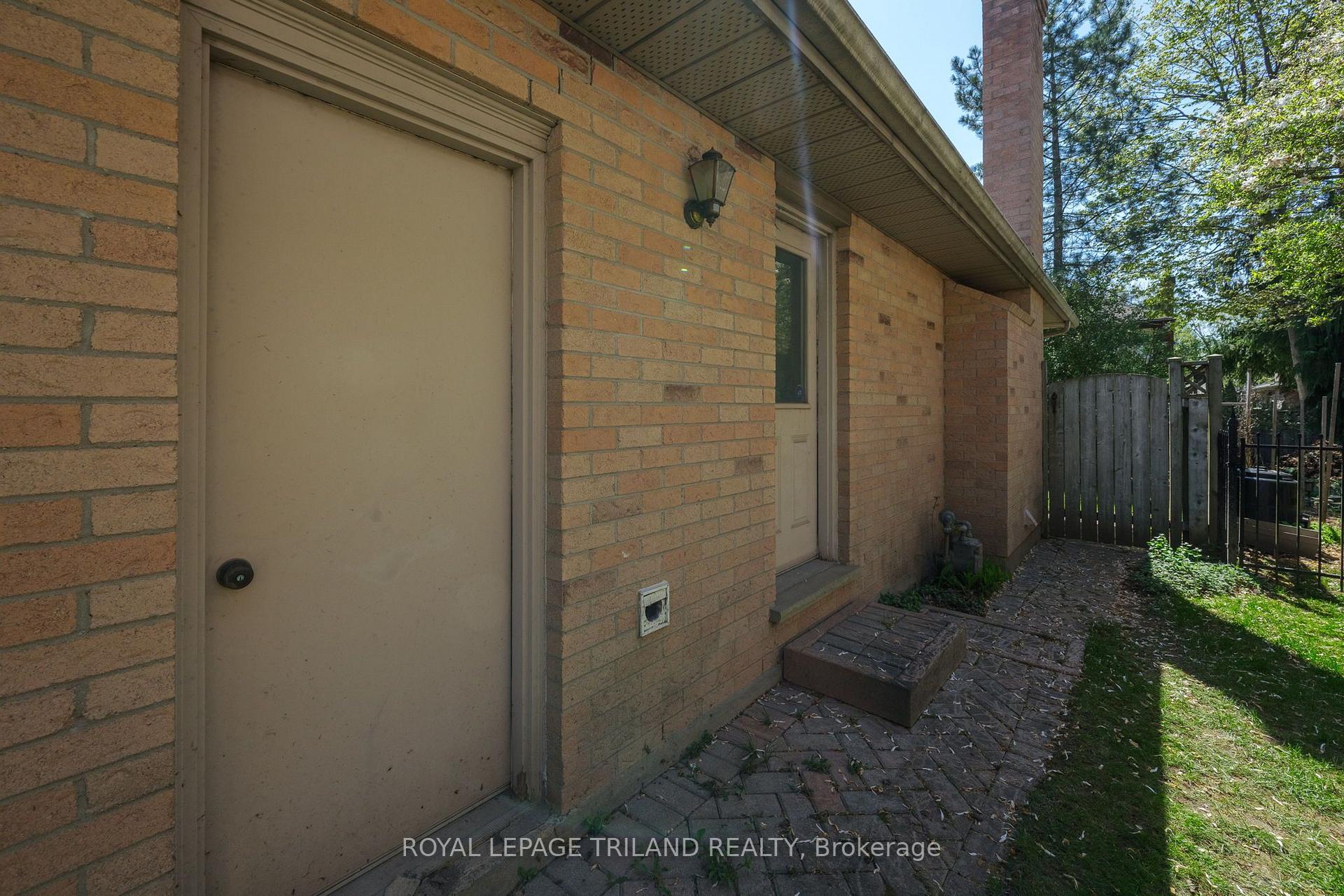 Photo 36 of 118 Deer Valley Crescent, London, South N — HOMEH