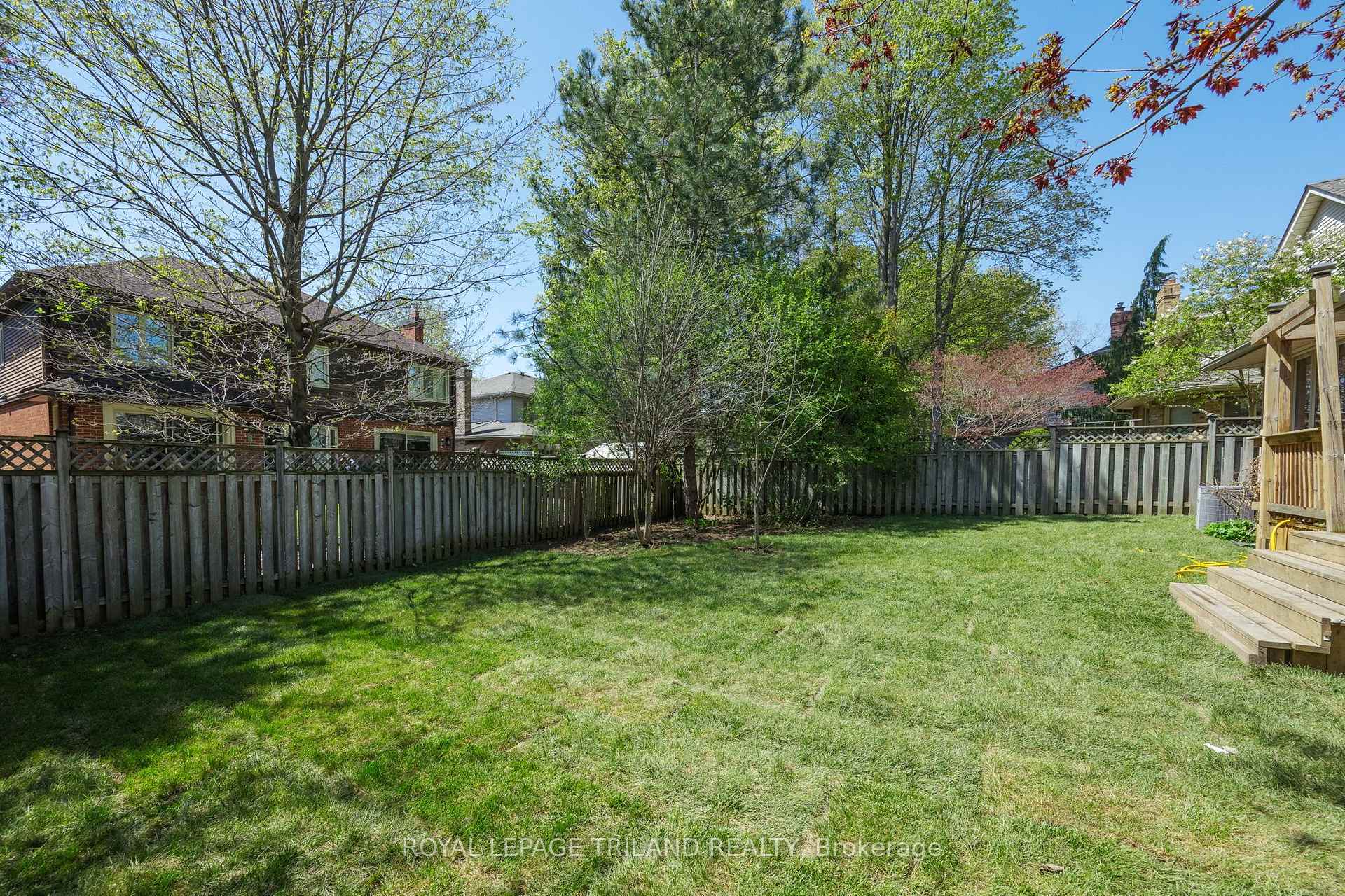 Photo 39 of 118 Deer Valley Crescent, London, South N — HOMEH