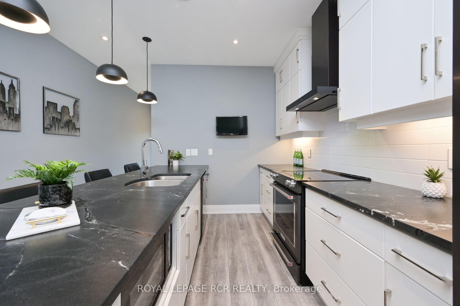 Photo 7 of 19 Dover Lane, Centre Wellington, Fergus — HOMEH