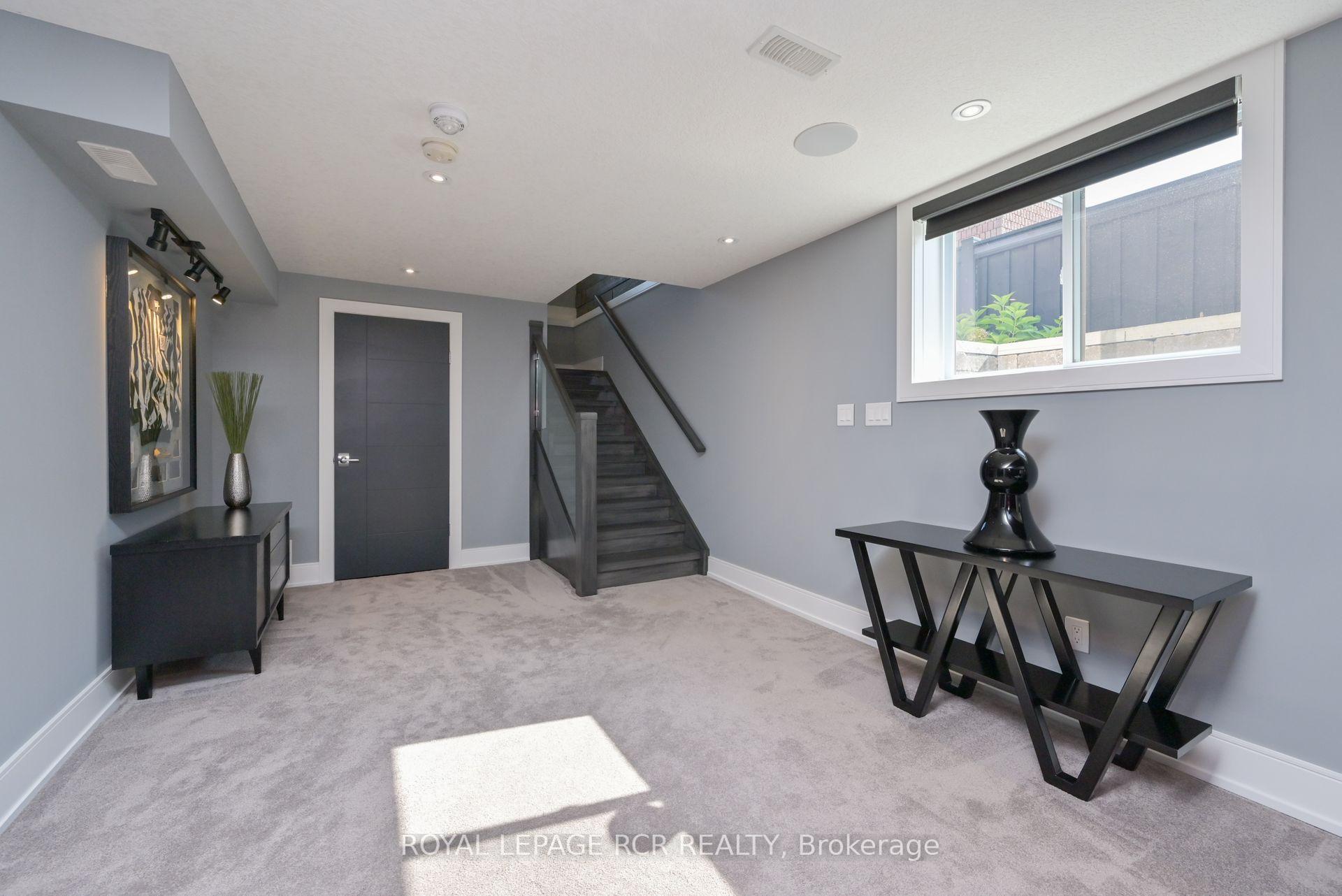 Photo 16 of 19 Dover Lane, Centre Wellington, Fergus — HOMEH