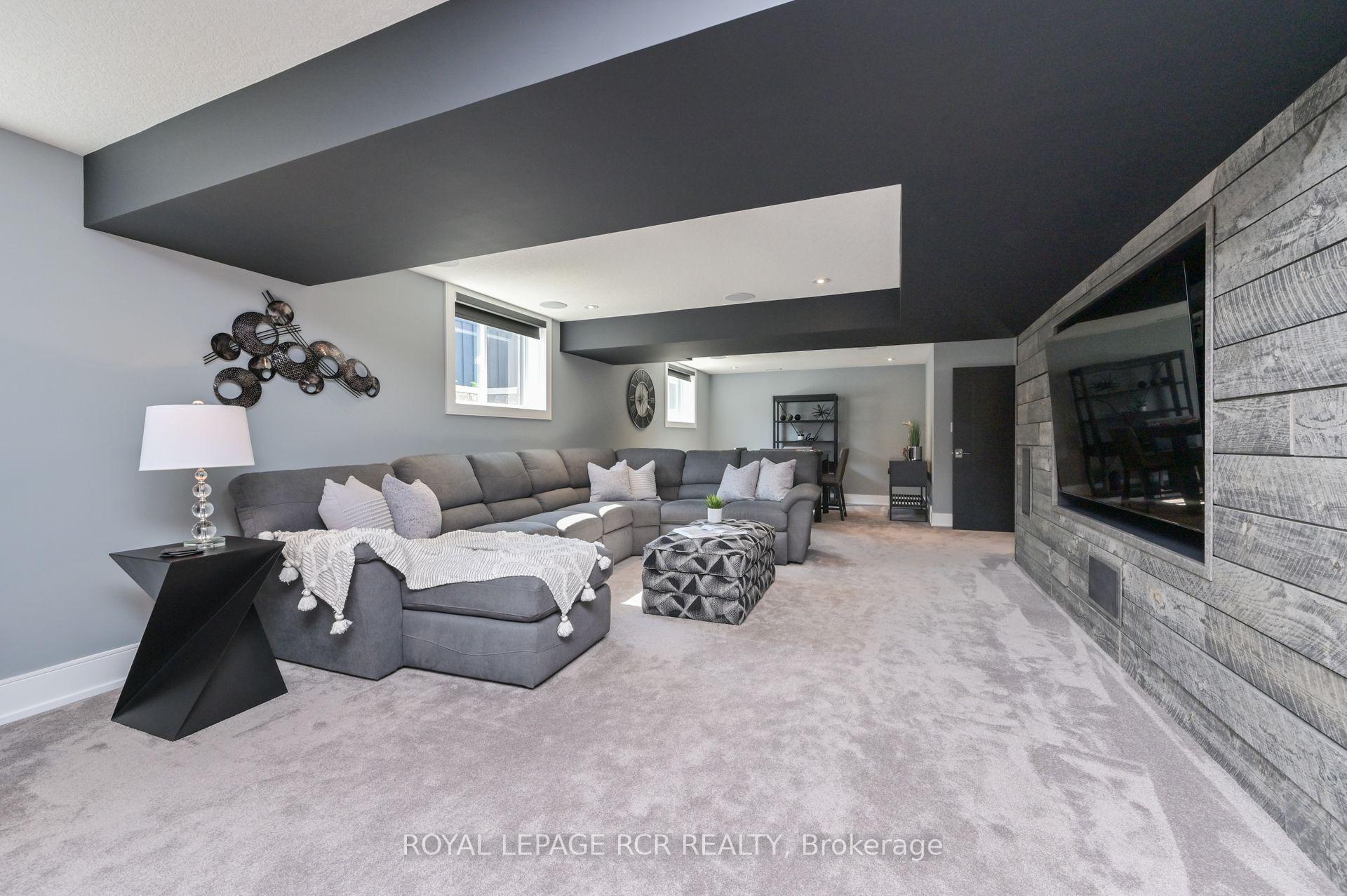 Photo 17 of 19 Dover Lane, Centre Wellington, Fergus — HOMEH