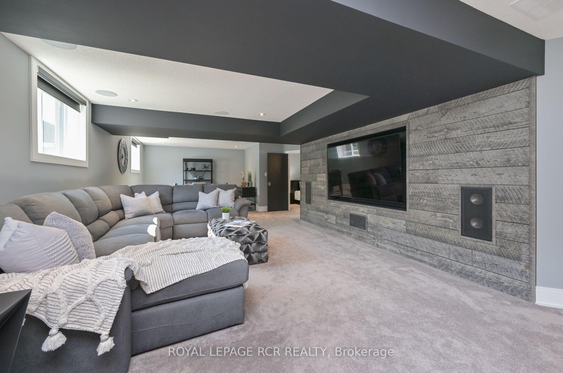 Photo 18 of 19 Dover Lane, Centre Wellington, Fergus — HOMEH