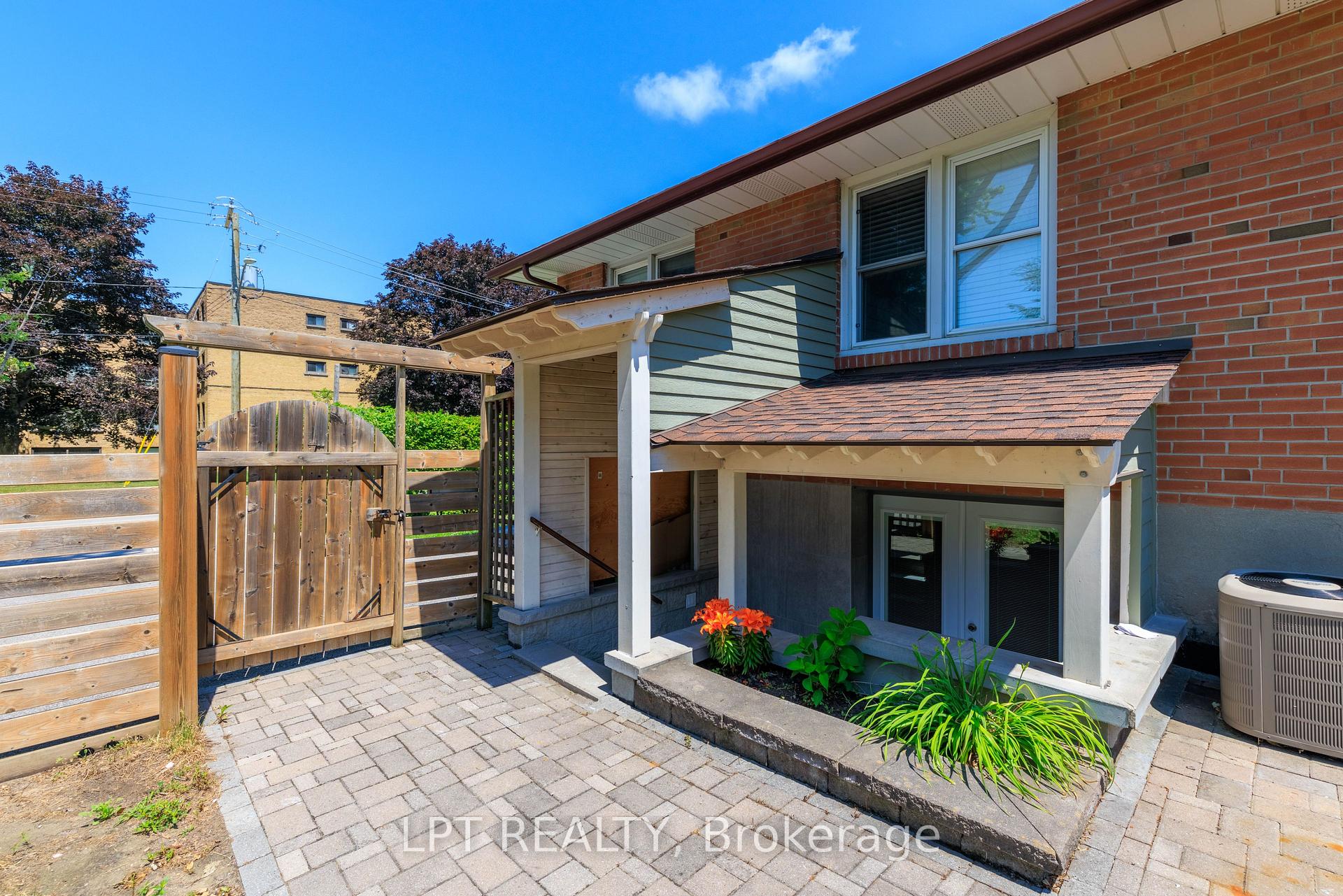 Photo 1 of Unit LOWER, 195 Grove Street E, Barrie, Wellington — HOMEH