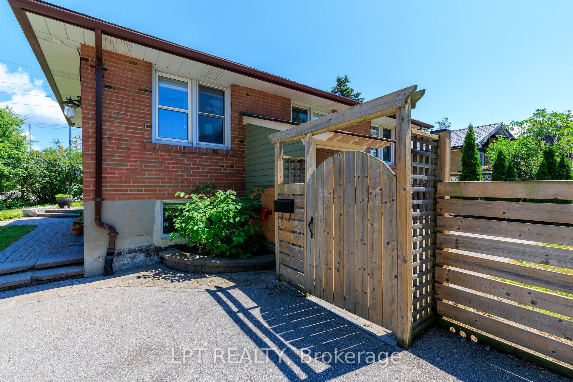 Photo 2 of Unit LOWER, 195 Grove Street E, Barrie, Wellington — HOMEH