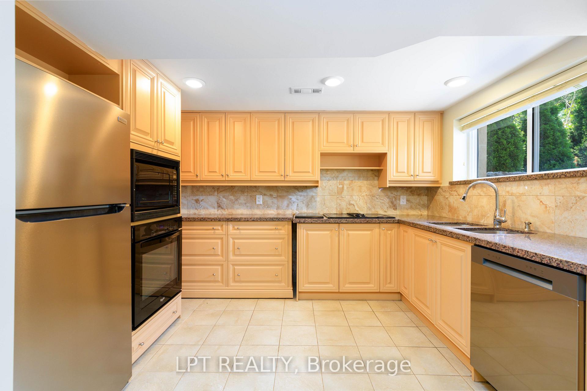 Photo 5 of Unit LOWER, 195 Grove Street E, Barrie, Wellington — HOMEH
