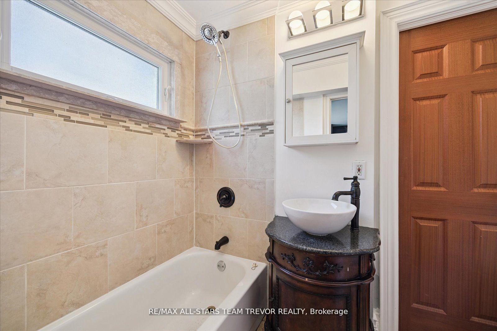 Photo 19 of 370 Adeline Drive, Georgina, Keswick South — HOMEH