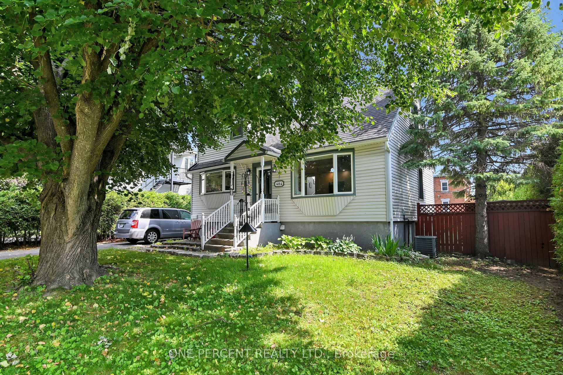 Photo 3 of 484 Mutual Street, Ottawa, Castle Heights — HOMEH