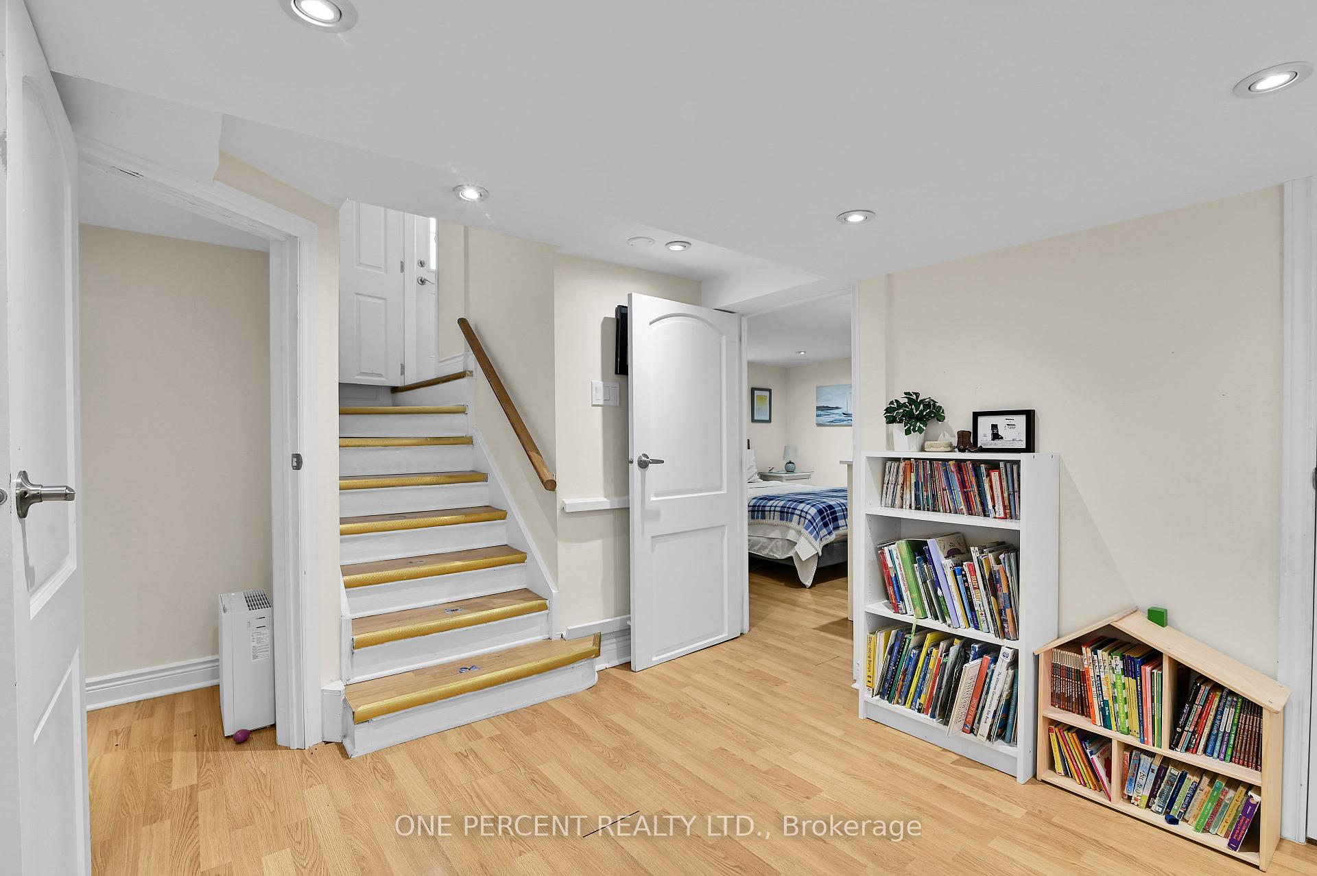 Photo 22 of 484 Mutual Street, Ottawa, Castle Heights — HOMEH