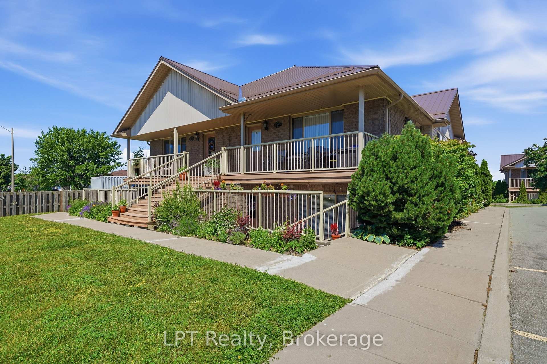 Front of Unit 5A, 37 Lake Breeze Court