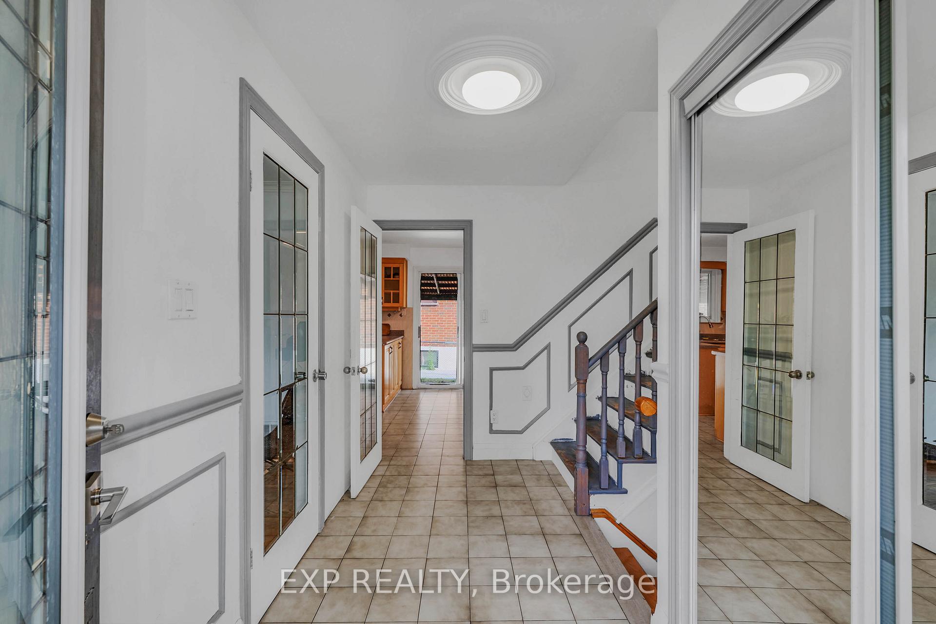 Photo 3 of 7201 Sigsbee Drive, Mississauga, Malton — HOMEH