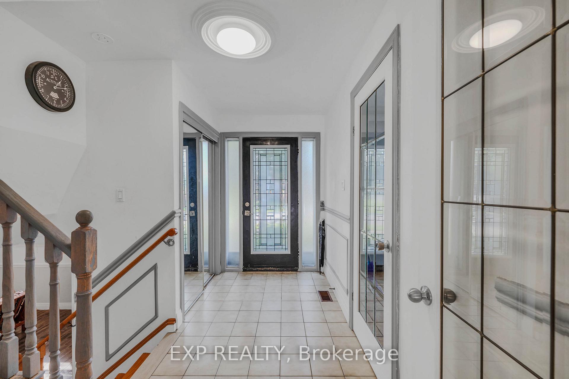 Photo 4 of 7201 Sigsbee Drive, Mississauga, Malton — HOMEH