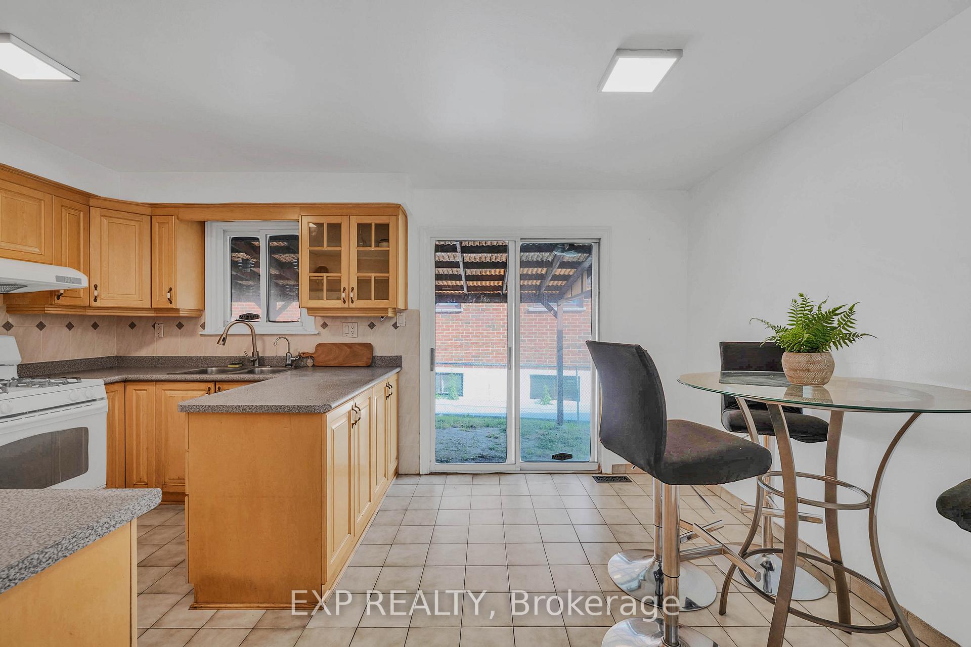 Photo 9 of 7201 Sigsbee Drive, Mississauga, Malton — HOMEH