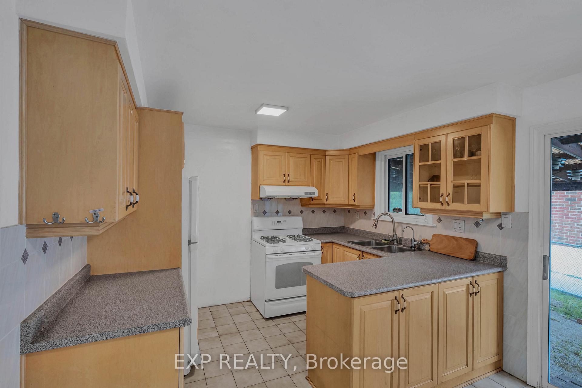 Photo 11 of 7201 Sigsbee Drive, Mississauga, Malton — HOMEH