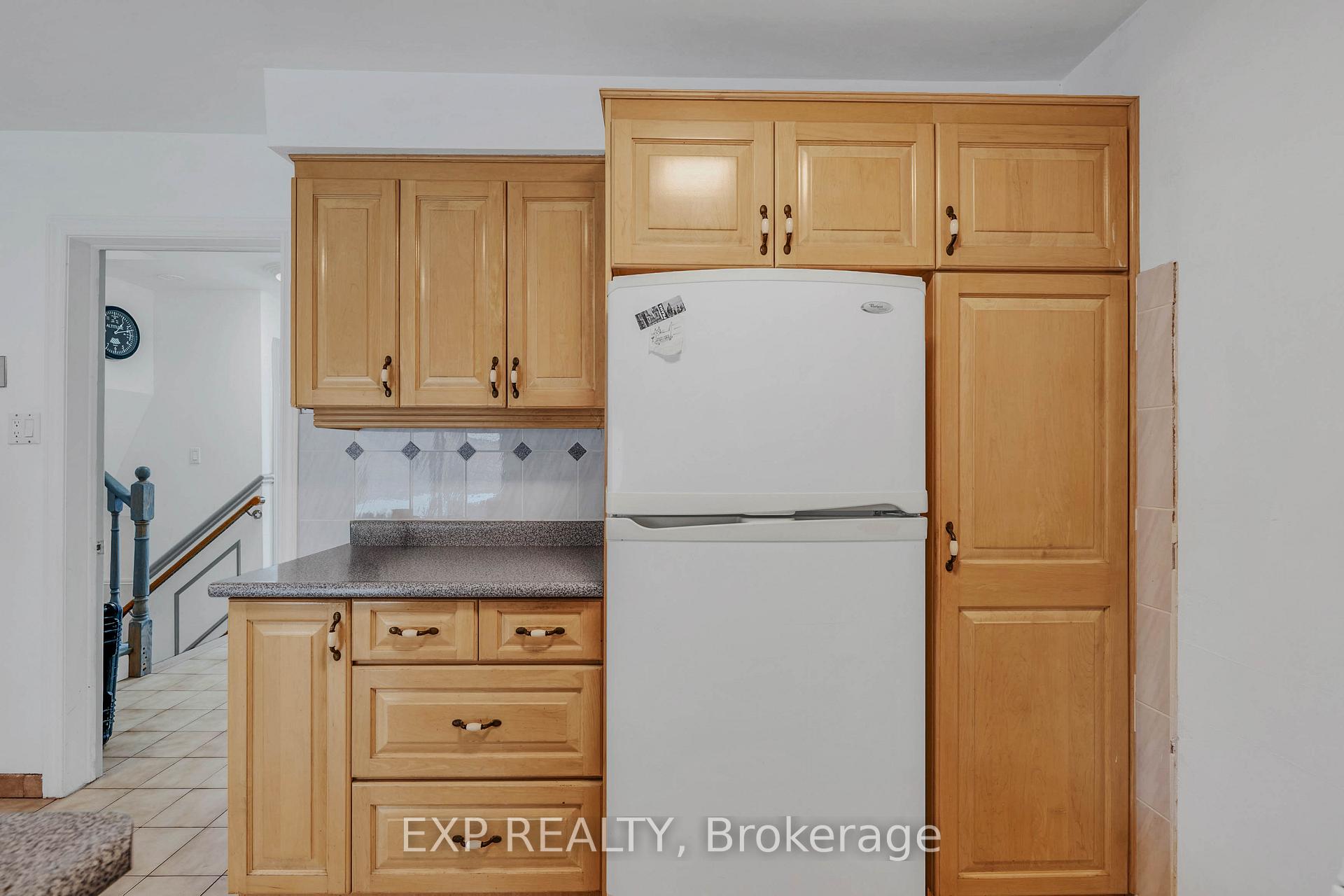Photo 13 of 7201 Sigsbee Drive, Mississauga, Malton — HOMEH