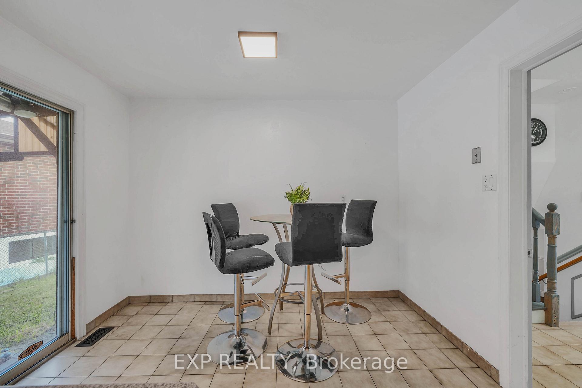 Photo 14 of 7201 Sigsbee Drive, Mississauga, Malton — HOMEH