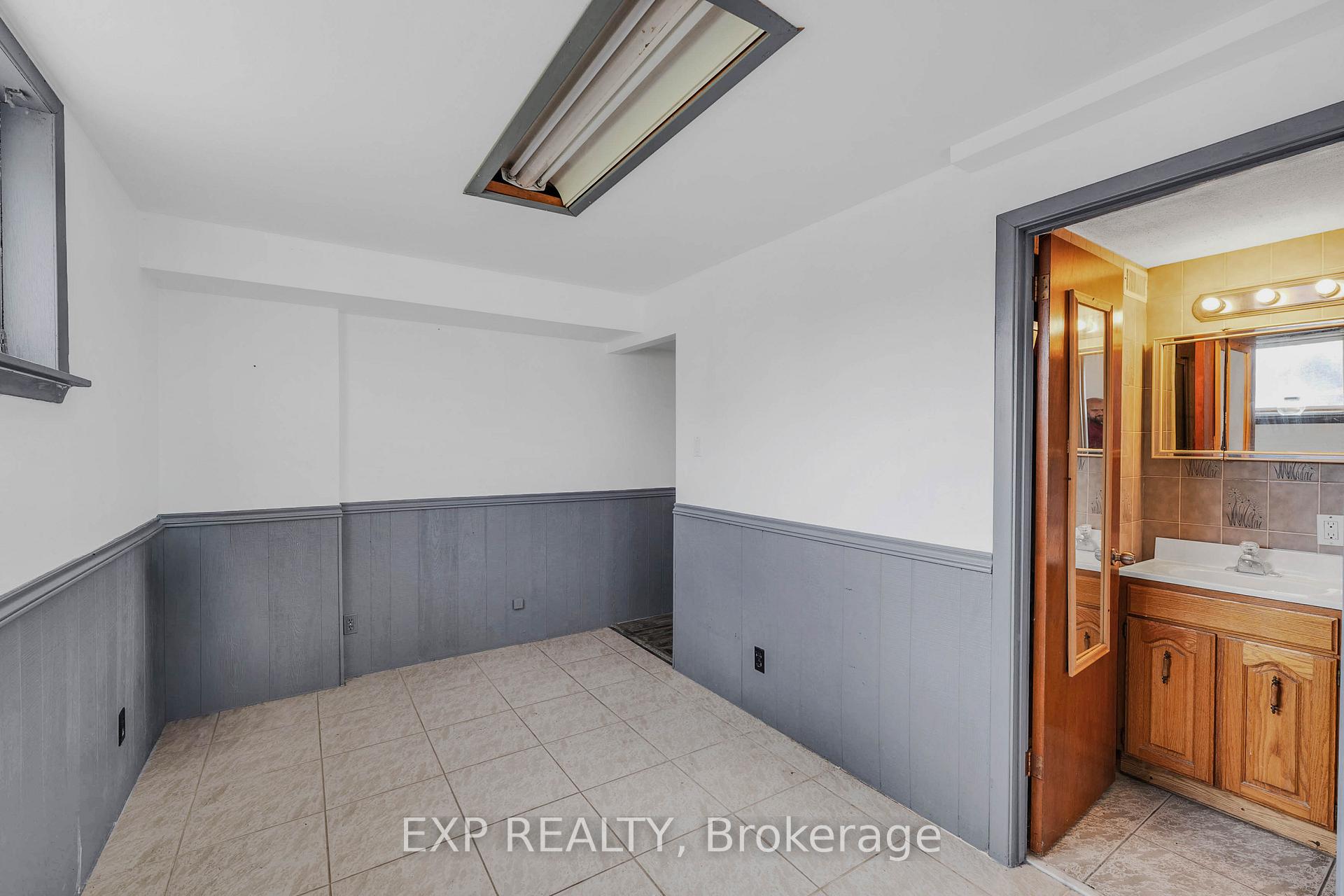 Photo 24 of 7201 Sigsbee Drive, Mississauga, Malton — HOMEH