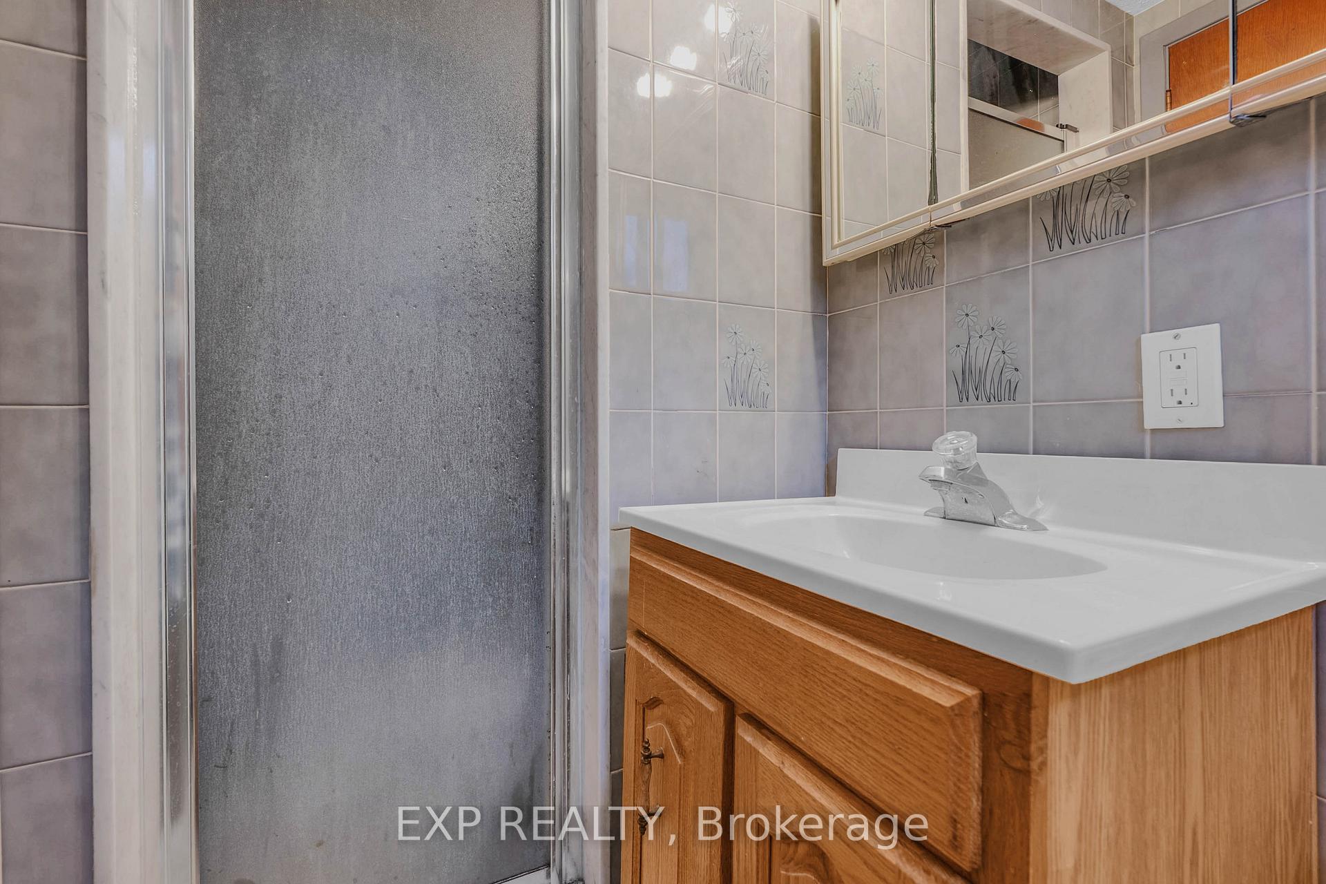Photo 26 of 7201 Sigsbee Drive, Mississauga, Malton — HOMEH