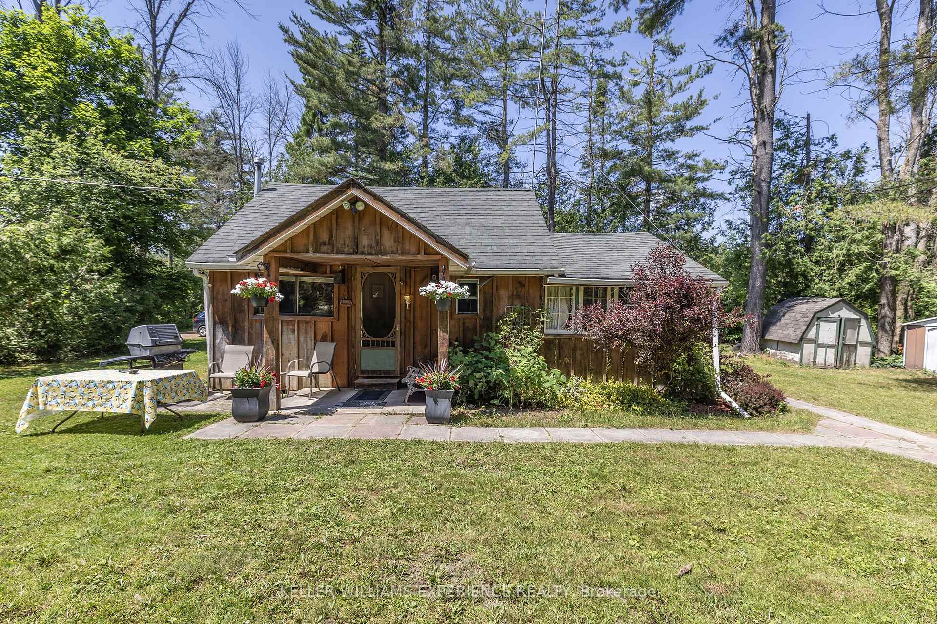 Photo 1 of 10 Simcoe Road, Oro-Medonte, Rural Oro-Medonte — HOMEH