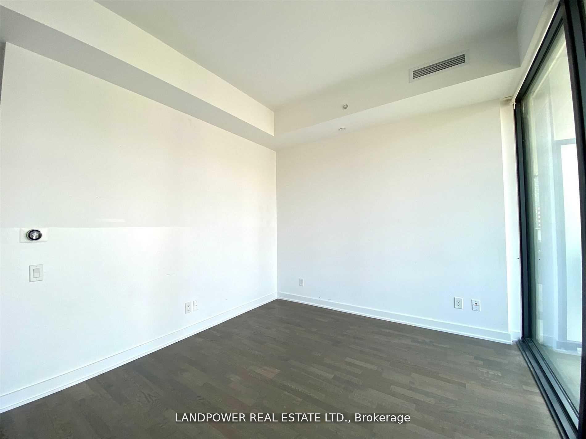 Photo 4 of Unit 804, 185 Roehampton Avenue, Toronto, Mount Pleasant West — HOMEH