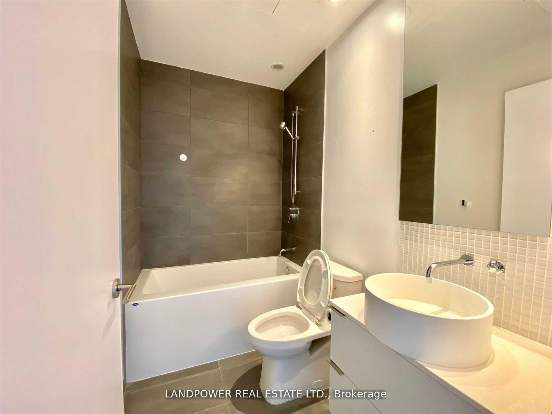 Photo 7 of Unit 804, 185 Roehampton Avenue, Toronto, Mount Pleasant West — HOMEH