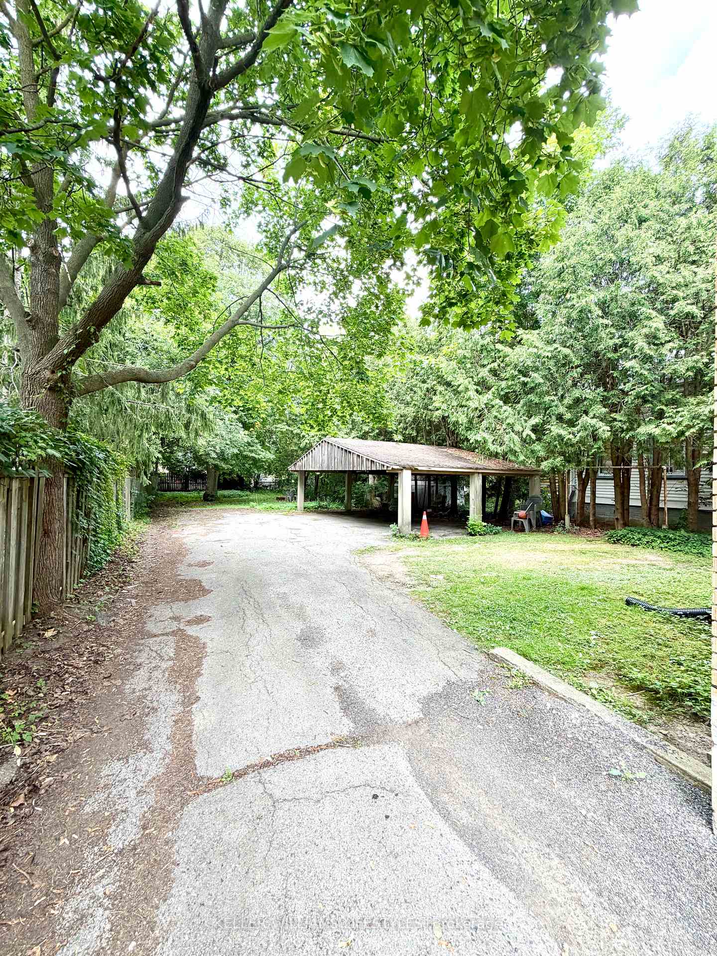 Photo 18 of 196 Emery Street E, London, South F — HOMEH