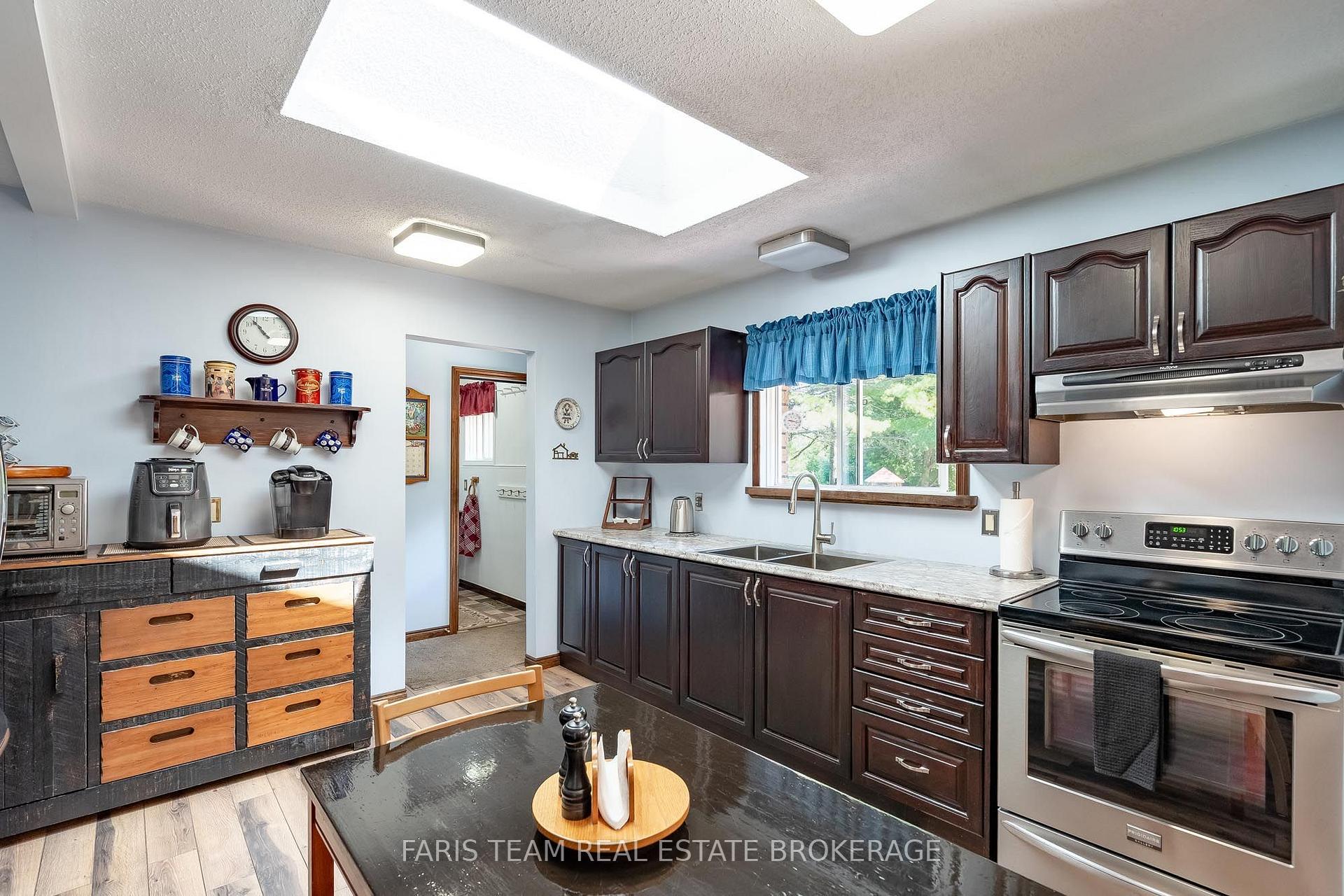 Photo 7 of 5645 Line 8 N, Oro-Medonte, Moonstone — HOMEH