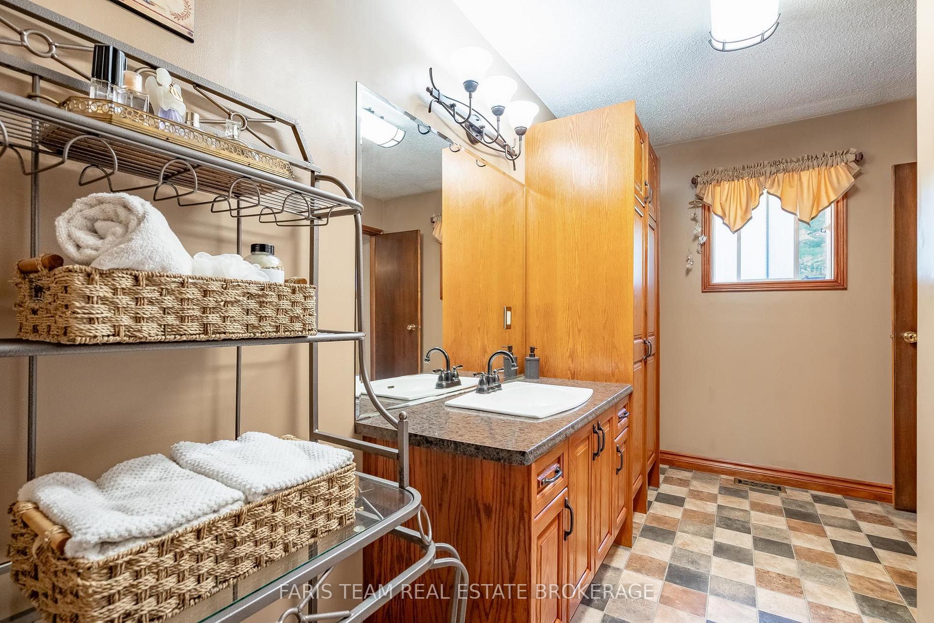 Photo 17 of 5645 Line 8 N, Oro-Medonte, Moonstone — HOMEH