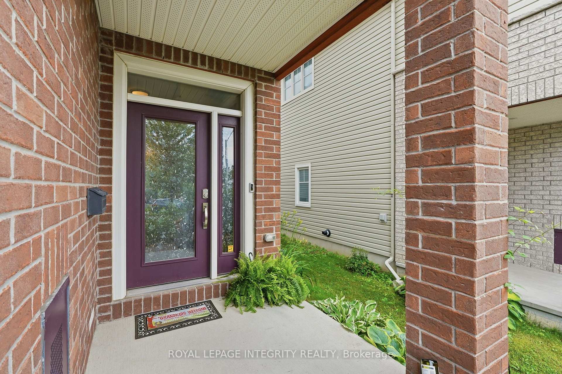 Photo 3 of 120 Kestrel Street, Ottawa, Blossom Park/Kemp Park/Findlay Creek — HOMEH