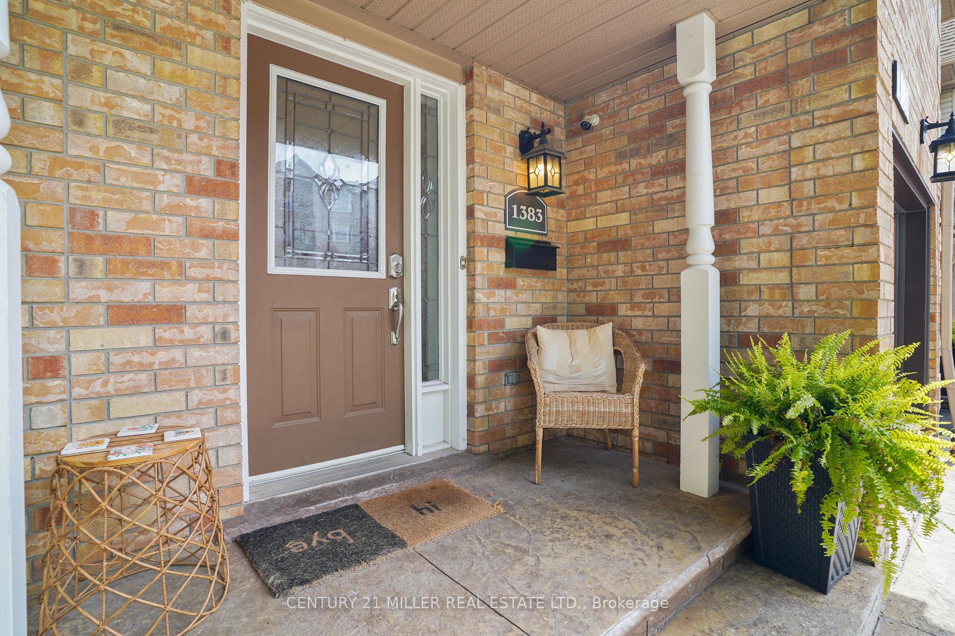 Photo 2 of 1383 Tobyn Drive, Burlington, Tansley — HOMEH