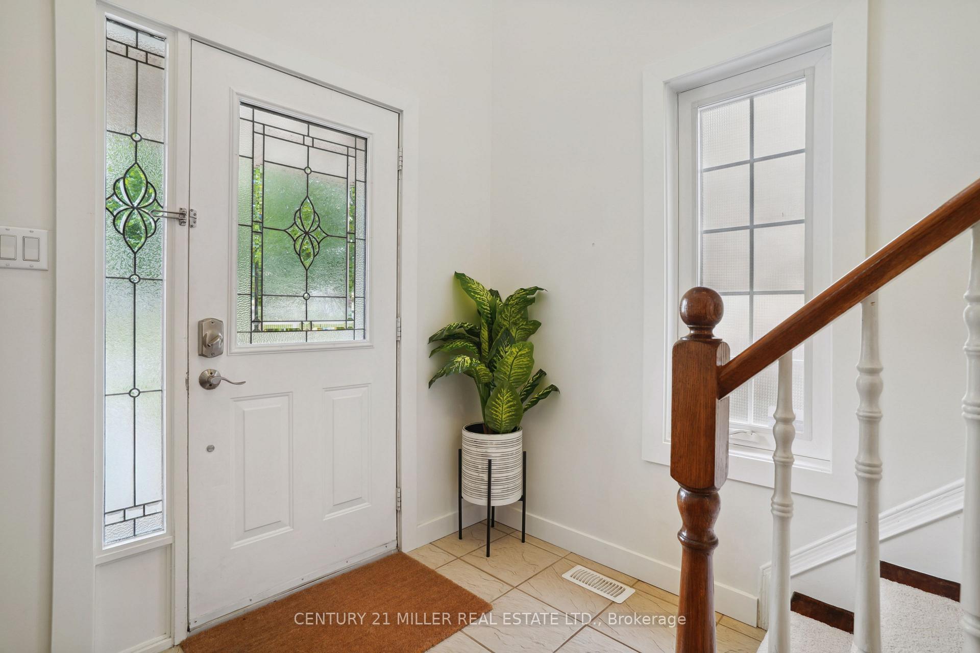 Photo 4 of 1383 Tobyn Drive, Burlington, Tansley — HOMEH