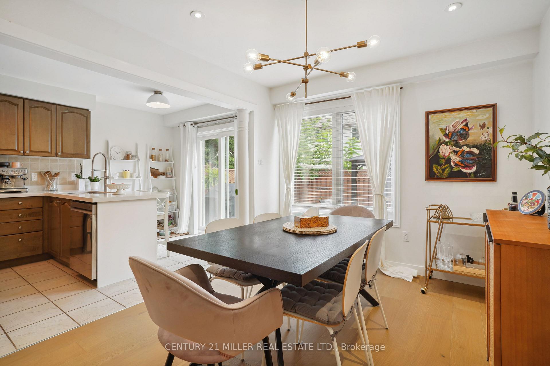 Photo 9 of 1383 Tobyn Drive, Burlington, Tansley — HOMEH