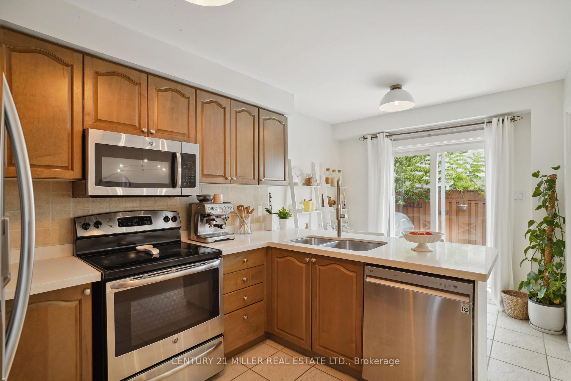Photo 11 of 1383 Tobyn Drive, Burlington, Tansley — HOMEH